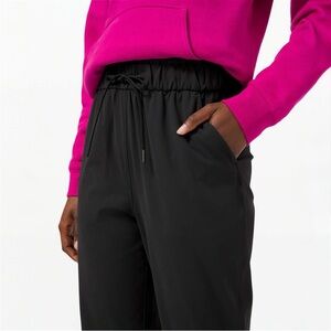 NWT Lululemon Stretch High-Rise Keep Moving Jogger •Black